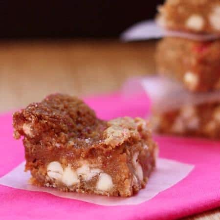 White Chocolate Salted Caramel Gooey Bars My Favorite Bar Recipes missinformationblog.com #Bars #Recipes #cookies