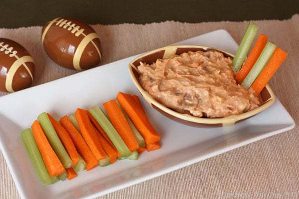Buffalo Bacon Blue Dip | @CupcakeKaleChip #dip @Chobani #greekyogurt #glutenfree #appetizer Buffalo Bacon Blue Dip