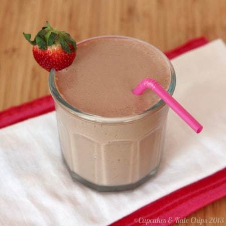 Banana @Chobani Funky Monkey Smoothie | cupcakesandkalechips.com #smoothie #chocolate #peanutbutter #banana #greekyogurt Banana Chobani Funky Monkey Smoothie