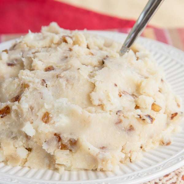 Parmesan Balsamic Caramelized Onion Smashed Potatoes - a tasty way to change up your traditional mashed potatoes recipe for your Sunday dinner or holiday meal side dish. | cupcakesandkalechips.com