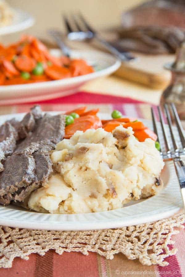 Parmesan Balsamic Caramelized Onion Smashed Potatoes - a tasty way to change up your traditional mashed potatoes recipe for your Sunday dinner or holiday meal side dish. | cupcakesandkalechips.com