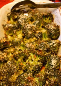 Lemon Parmesan Roasted Broccoli - a healthy and simple side dish with tons of flavor. A family favorite recipe that even gets the picky eaters to eat their veggies. | cupcakesandkalechips.com | gluten free, low carb