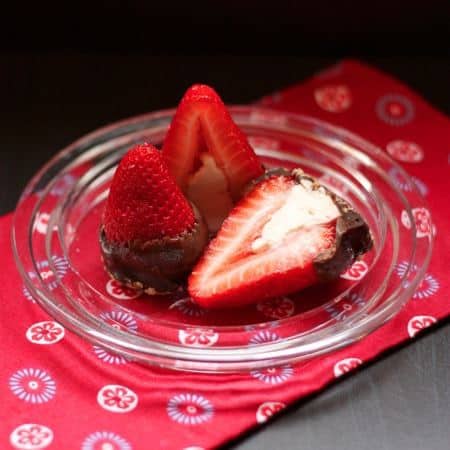 Chocolate Covered Cheesecake Strawberries | cupcakesandkalechips.com | #dessert #valentinesday #glutenfree