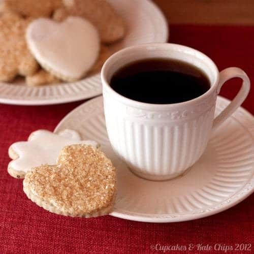 Chai Tea Cut Out Cookies with Chai Royal Icing | cupcakesandkalechips.com | #christmascookies #christmas #chaitea