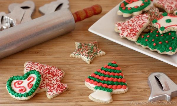 Chai Tea Cut Out Cookies with Chai Royal Icing | cupcakesandkalechips.com | #christmascookies #christmas #chaitea