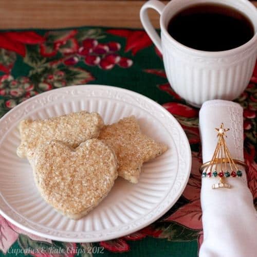 Chai Tea Cut Out Cookies with Chai Royal Icing | cupcakesandkalechips.com | #christmascookies #christmas #chaitea