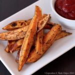 Herbes de Provence Baked Sweet Potato Fries | cupcakesandkalechips.com