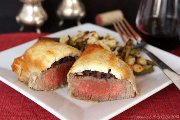 Individual beef phyllingtons are a tasty twist on beef Wellington, using phyllo dough as the exterior crust. Individual sized portions make beef phyllingtons a perfect Valentine's Day dinner. | cupcakesandkalechips.com