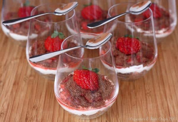 Good-for-You Strawberry Tiramisu Cheesecake Cups | cupcakesandkalechips.com | #glutenfree #grainfree #nobake 