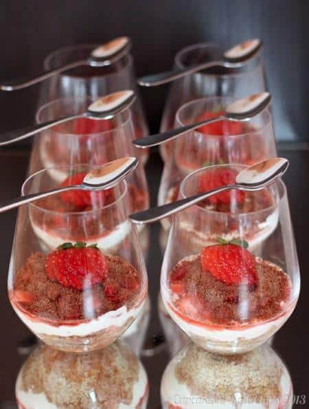 Good-for-You Strawberry Tiramisu Cheesecake Cups | cupcakesandkalechips.com | #glutenfree #grainfree #nobake 