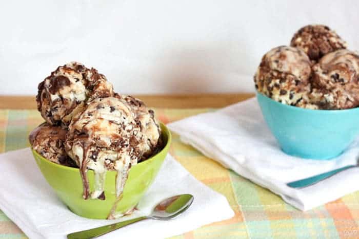 Salted Ripple Chip No-Churn Ice Cream - a creamy no machine needed, salted caramel ice cream recipe with chocolaty ripples and chocolate chips. One of the best summer dessert recipes for ice cream lovers!