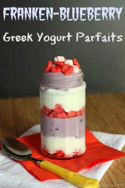 Franken-Blueberry Greek Yogurt Parfaits | cupcakesandkalechips.com | #halloween #greekyogurt #parfait