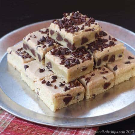 Chocolate Chip Sugar Cookie Bars with Peanut Butter Frosting - Chocolate chip sugar cookie bars, slathered with creamy peanut butter frosting. This is what sugar cookie bar dreams are made of, and they're fun & easy to make! | cupcakesandkalechips.com | 