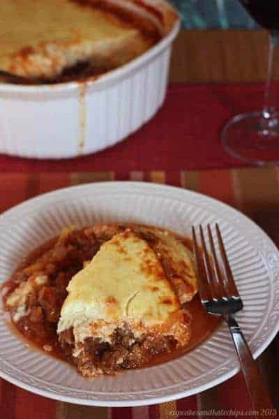 Spaghetti Squash Pastitsio with Greek Yogurt Bechamel - the traditional dish reinvented in a lighter, gluten free version | cupcakesandkalechips.com | #spaghettisquash #glutenfree