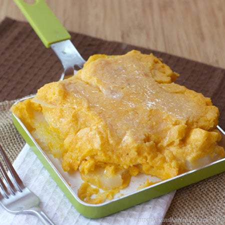 Butternut Squash & Cheddar Potatoes au Gratin - so creamy and cheesy you won't believe it's filled with veggies | cupcakesandkalechips.com | #sidedish #vegetarian #glutenfree 