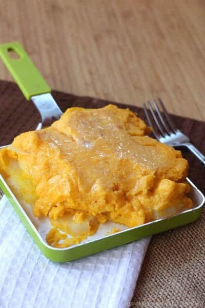 Butternut Squash & Cheddar Potatoes au Gratin - so creamy and cheesy you won't believe it's filled with veggies | cupcakesandkalechips.com | #sidedish #vegetarian #glutenfree 