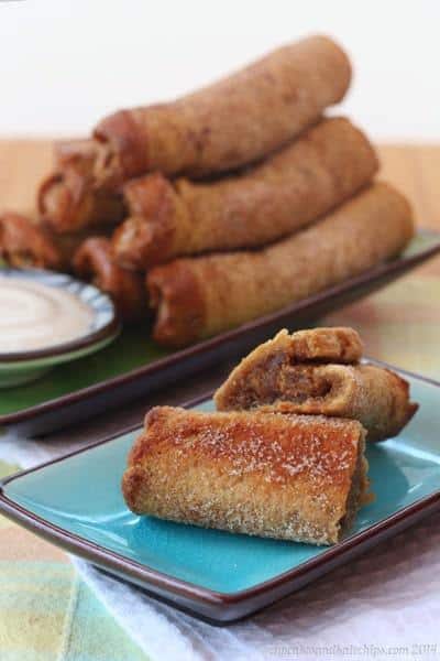 Cookie Butter French Toast Roll-Ups with Maple Greek Yogurt Dipping Sauce | cupcakesandkalechips.com | #breakfast #brunch #biscoff
