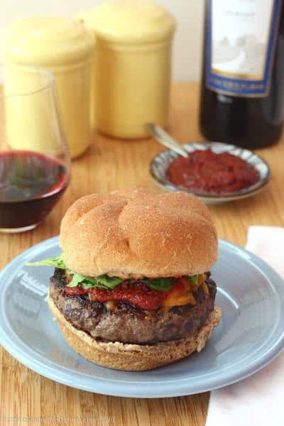 Baby, That's a Good Merlot Onion Burger | cupcakesandkalechips.com | #hamburger #cheeseburger #beef