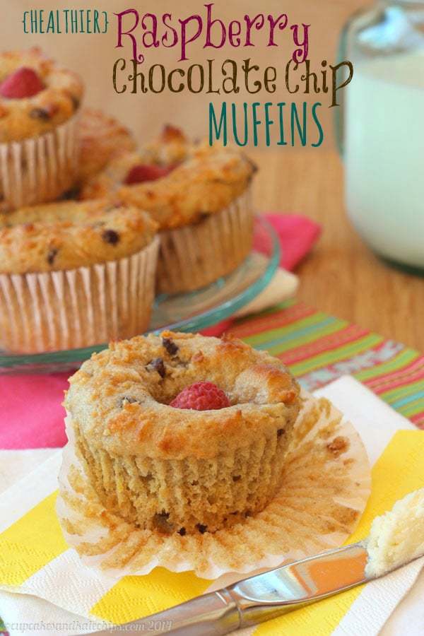 {Healthier} Raspberry Chocolate Chip Muffins | cupcakesandkalechips.com | #breakfast #chocolatechips #wholewheat