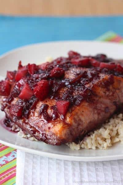 Five-Ingredient Strawberry Red Wine Glazed Salmon | cupcakesandkalechips.com | #seafood #glutenfree #strawberries