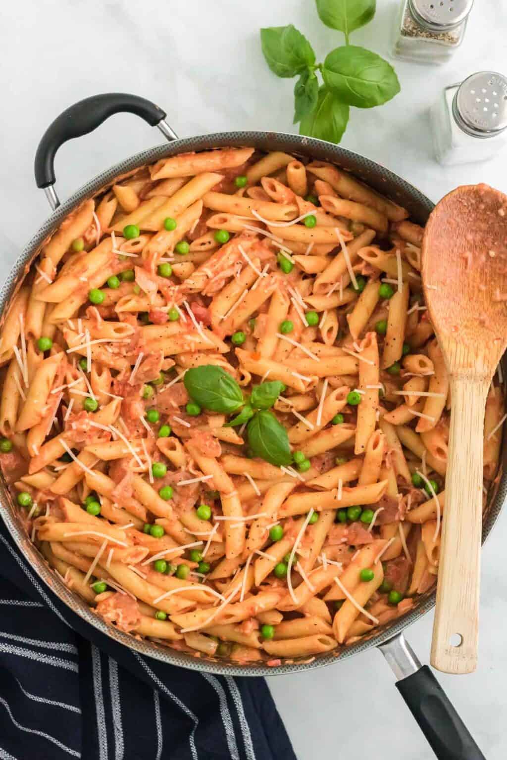 penne-with-tomato-cream-sauce-cupcakes-kale-chips