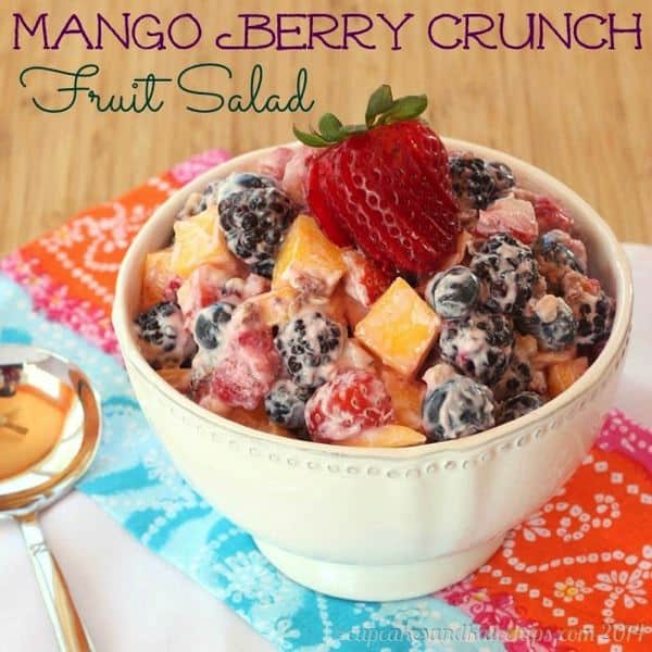 Mango Berry Crunch Fruit Salad - sweet, jucy summer fruit in a light Greek yogurt dressing | cupcakesandkalechips.com | #glutenfree