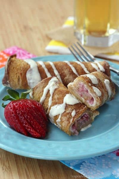 Strawberry Cheesecake French Toast Roll-Ups | cupcakesandkalechips.com | #breakfast #brunch #strawberries
