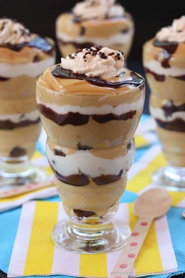 Brownie Peanut Butter Mousse Parfaits - layers of chocolate and peanut butter! One of the best desserts I've made! | cupcakesandkalechips.com | #glutenfree option