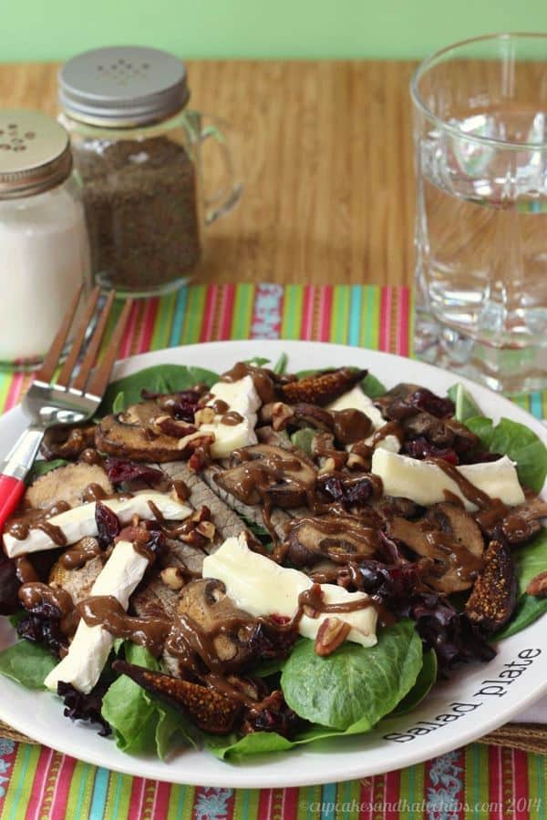 salad with steak, mushrooms and brie