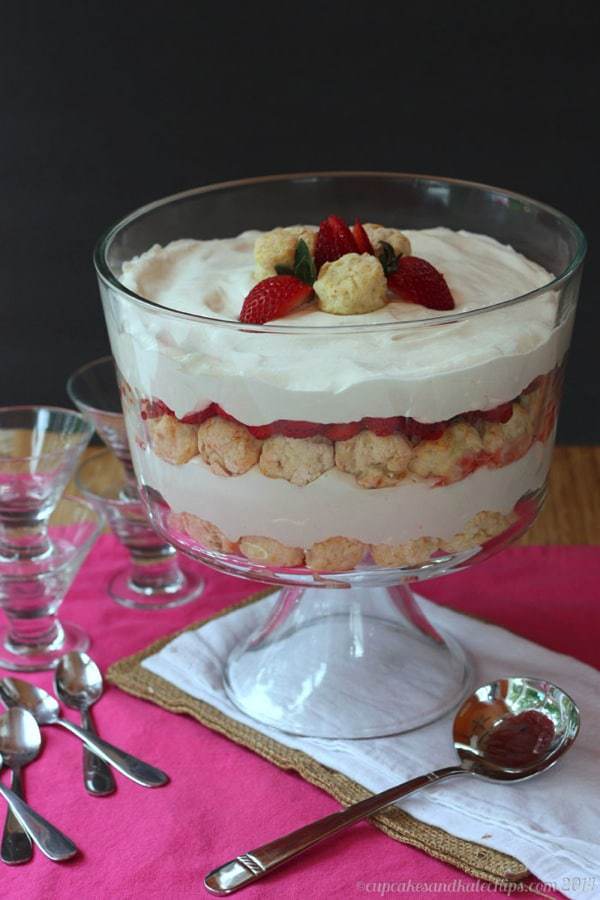 Strawberry Shortcake Trifle - layers of homemade biscuits, whipped cream and berries for a simple, impressive summer dessert | cupcakesandkalechips.com | #strawberries #StrawShortcake