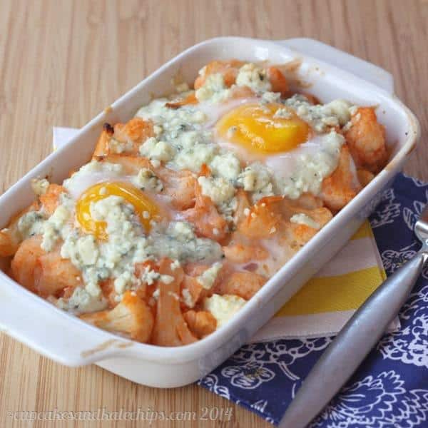 Buffalo Cauliflower Baked Eggs for a quick, easy breakfast or lunch | cupcakesandkalechips.com | #spicy #brunch #glutenfree