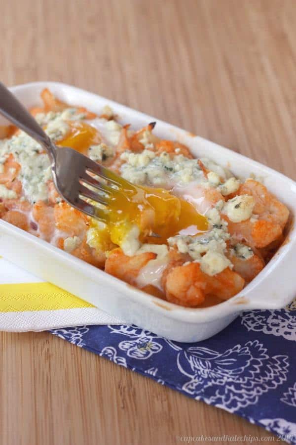 Buffalo Cauliflower Baked Eggs for a quick, easy breakfast or lunch | cupcakesandkalechips.com | #spicy #brunch #glutenfree