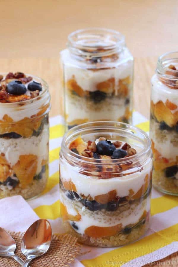 Blueberry & Grilled Peach Quinoa Parfaits - a healthy breakfast, snack or dessert recipe with sweet summer fruit and Greek yogurt! Gluten free too! | cupcakesandkalechips.com 