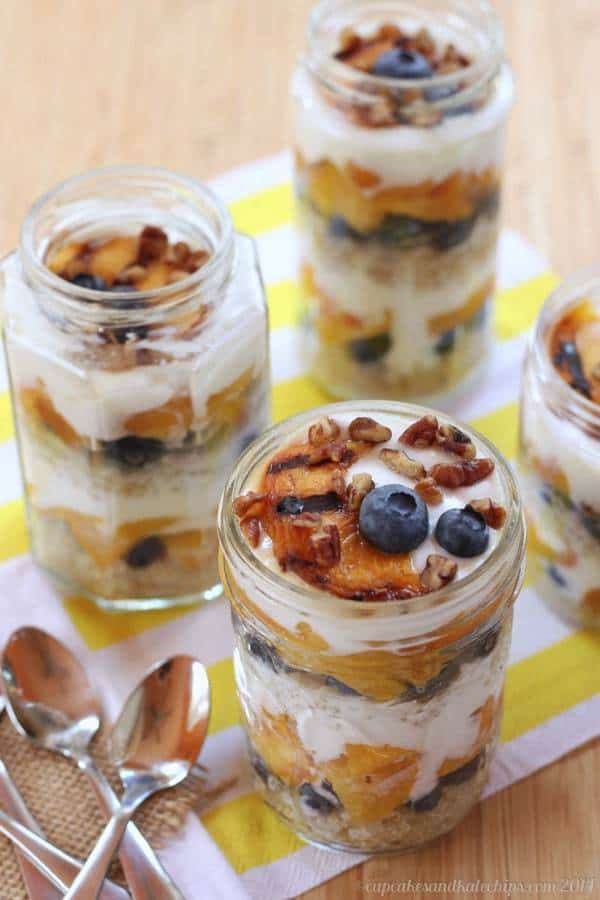 Blueberry & Grilled Peach Quinoa Parfaits - a healthy breakfast, snack or dessert recipe with sweet summer fruit and Greek yogurt! Gluten free too! | cupcakesandkalechips.com 