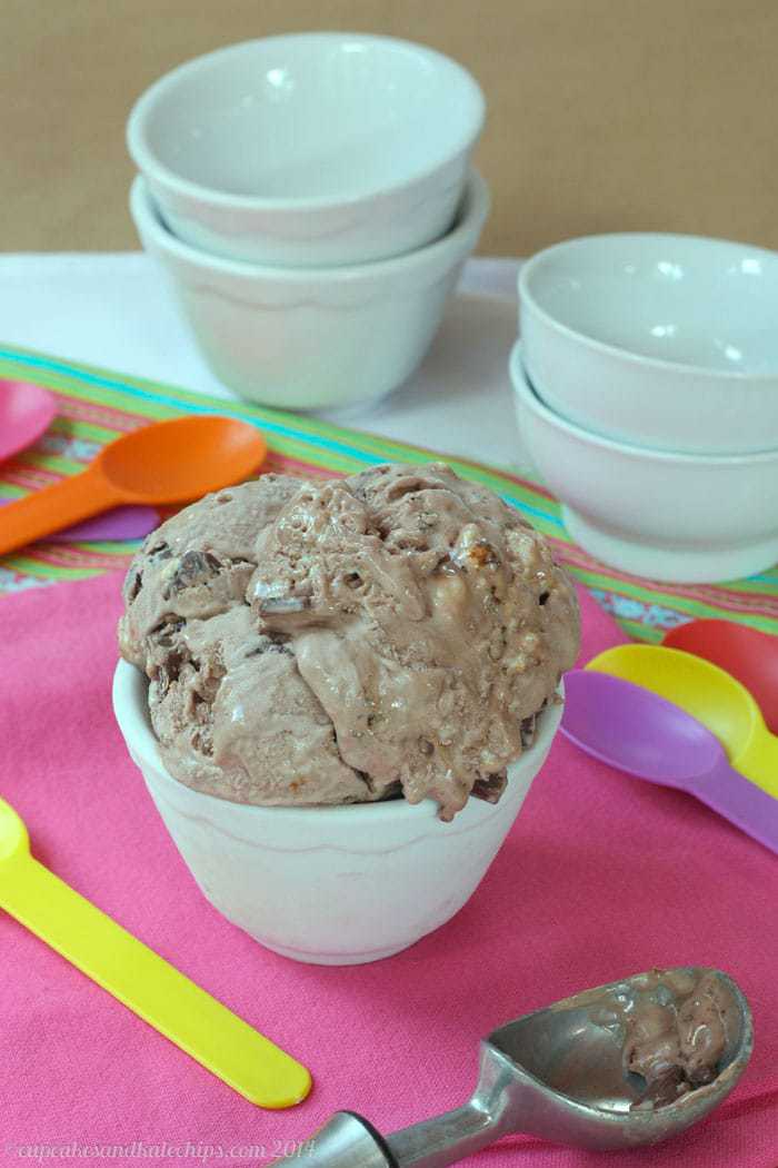 Toasted Marshmallow Chunky Brownie Batter No-Churn Ice Cream {Gluten Free option} | cupcakesandkalechips.com | #chocolate #dessert #glutenfree #marshmallows