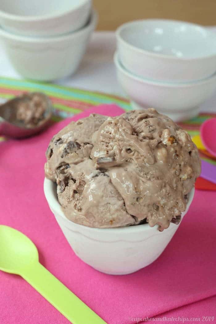 Toasted Marshmallow Brownie Batter Chunk No-Churn Ice Cream {Gluten Free option} | cupcakesandkalechips.com | #chocolate #dessert #glutenfree #marshmallows