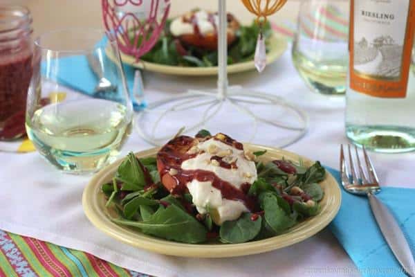 Whipped Feta & Grilled Peach Salad with Blueberry Balsamic Vinaigrette | cupcakesandkalechips.com | #vegetarian #fruit #glutenfree