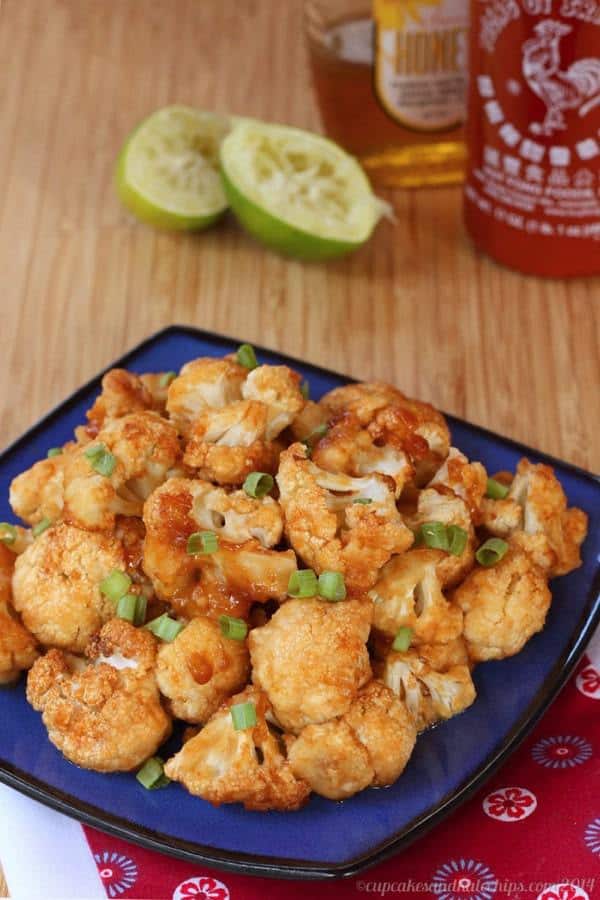 Honey Lime Sriracha Glazed Cauliflower Wings - spicy, sweet, sticky appetizer, snack or side dish! | cupcakesandkalechips.com | #glutenfree #vegetarian #vegan