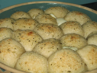 Mozzarella Stuffed Garlic Rolls - simple & delicious | Cooking From a SAHM for cupcakesandkalechips.com | #bread #cheese