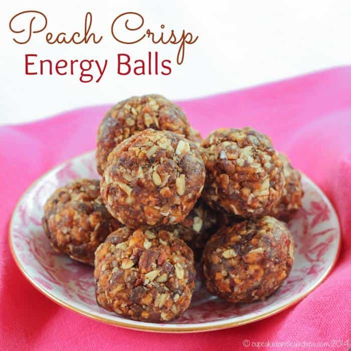 Peach Crisp Energy Balls are an easy, healthy snack with the nutty caramelized peach flavor of a favorite decadent dessert. Gluten free and vegan too! | cupcakesandkalechips.com