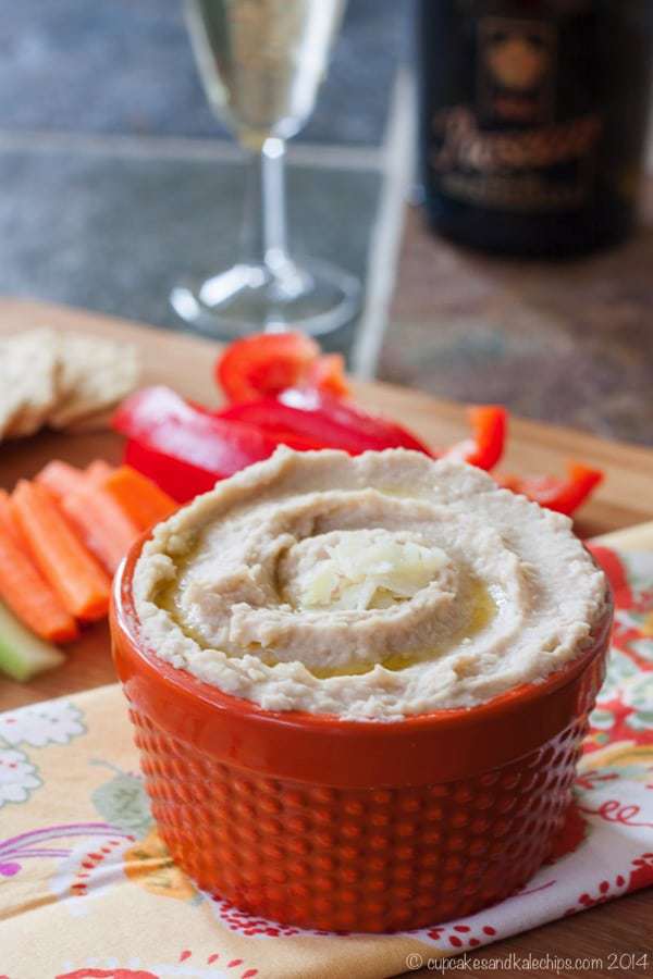 White Truffle Parmesan White Bean Hummus is a simple but luxurious party appetizer. You only need four ingredients and five minutes to make this delicious dip! | cupcakesandkalechips.com | gluten free, vegetarian
