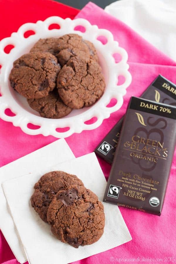 Flourless Coconut Almond Dark Chocolate Chunk Cookies - a simple, rich treat made with the best ingredients, like #GreenandBlacks #fairtrade #organic chocolate. Worthy of special occasion. Gluten free and paleo too | cupcakesandkalechips.com