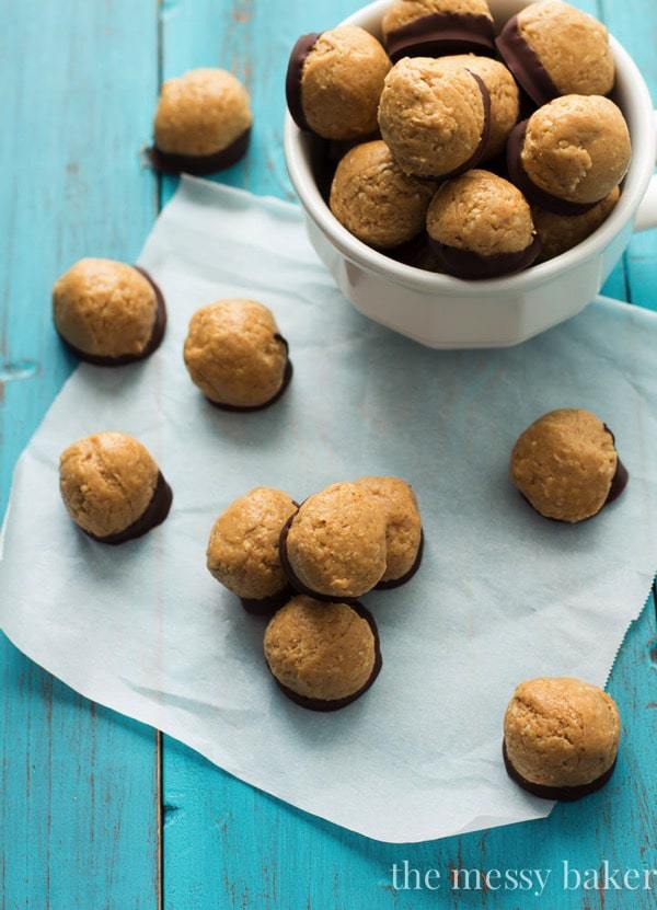 Healthy Peanut Butter Buckeyes - satisfy your cravings with this healthy candy copycat recipe. Naturally sweetened, protein-rich snacks dipped in dark chocolate! | themessybakerblog.com for cupcakesandkalechips.com | gluten free, vegan