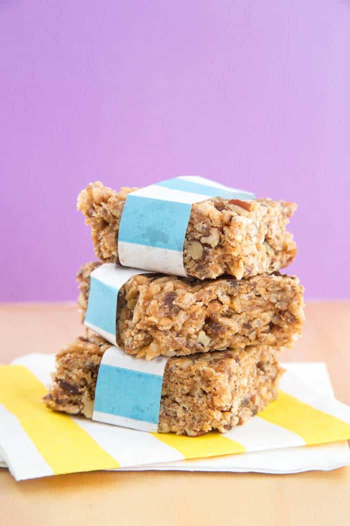 Honey Nut No-Bake Granola Bars are a sweet and salty snack to pair with your favorite #JuicebyJamba #ad | cupcakesandkalechips.com | gluten free, dairy free