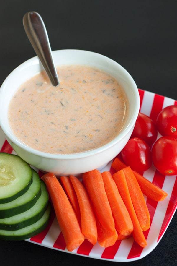 Pantry Greek Yogurt Buffalo Ranch Dressing or Dip - a healthy way to add a little kick to your salads or veggies with basic ingredients in your kitchen | cupcakesandkalechips.com | gluten free