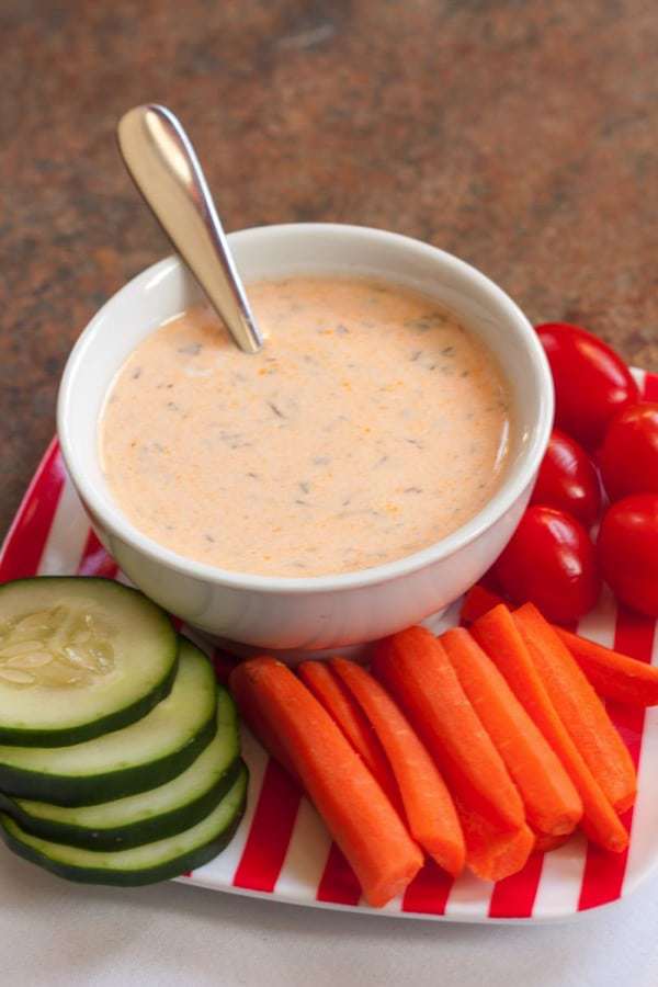 Pantry Greek Yogurt Buffalo Ranch Dressing or Dip - a healthy way to add a little kick to your salads or veggies with basic ingredients in your kitchen | cupcakesandkalechips.com | gluten free