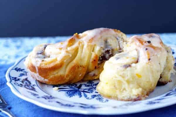 Chocolate Orange Sweet Rolls - soft and fluffy with a decadent dark chocolate orange filling, and a sweet glaze. Perfect for breakfast, brunch or dessert! | cupcakesandkalechips.com