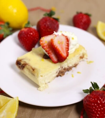 crock pot cheesecake - lemon with fresh strawberries