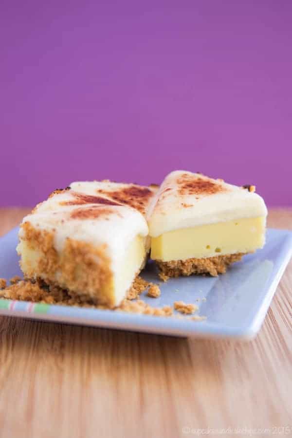 Lemon Meringue Pie Fudge - buttery crust, lemony white chocolate fudge, and a marshmallow topping gives you all the pie flavor in a sweet little candy bite | cupcakesandkalechips.com