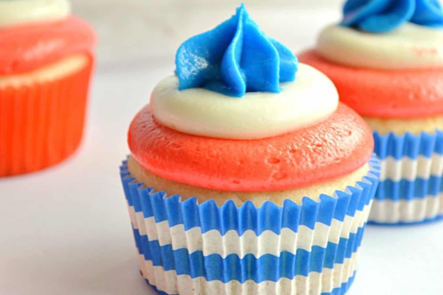 4th of July Cupcakes - taste like a classic Rocket Pop!